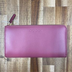 Gucci Wallet/Zip around Wallet
